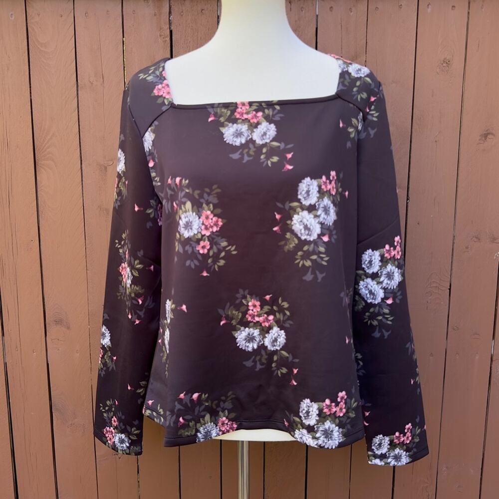 Violets & Roses | NWT Size Large Black Floral Top